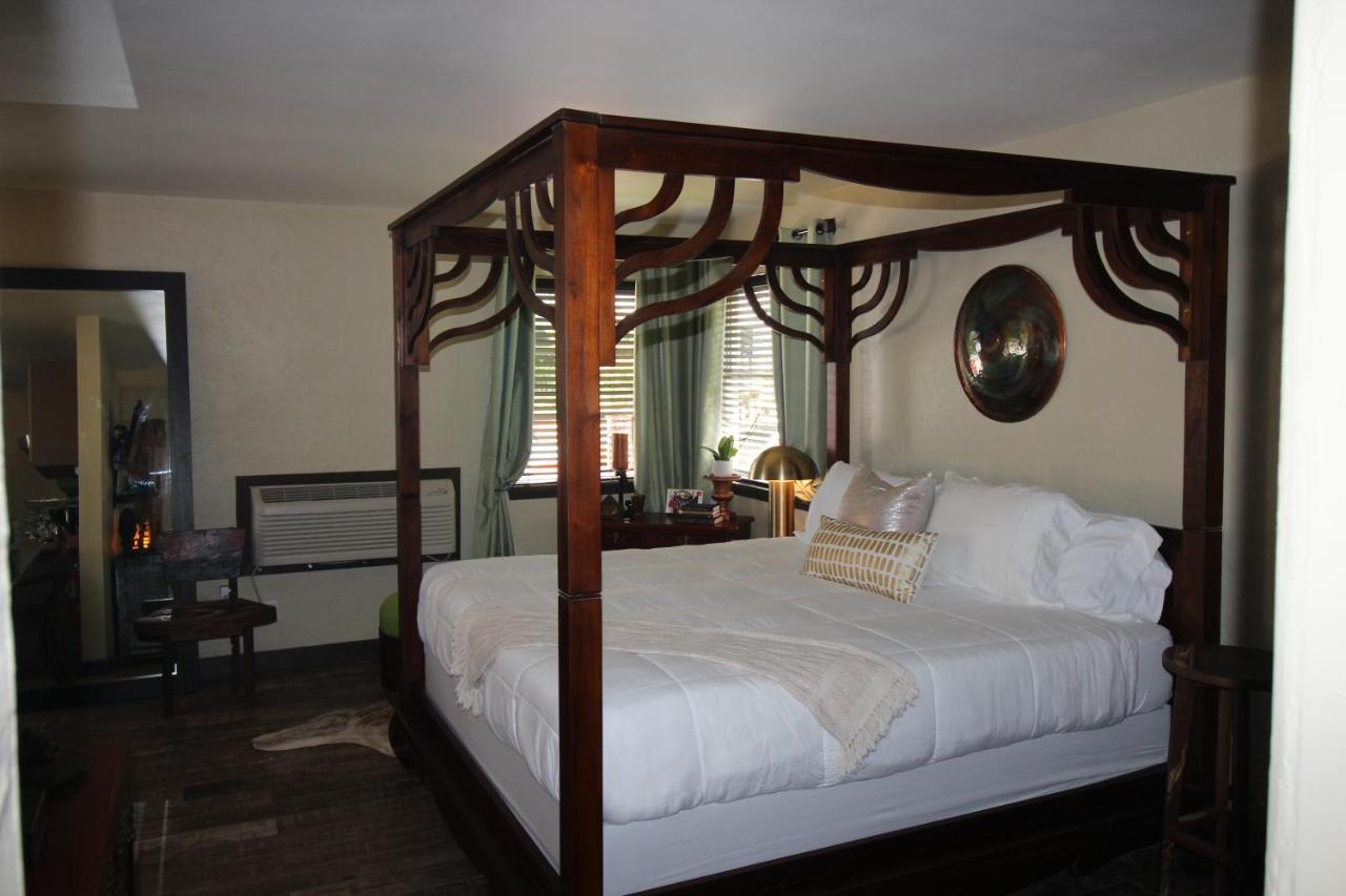 Queen Suite,614275030:JPEG