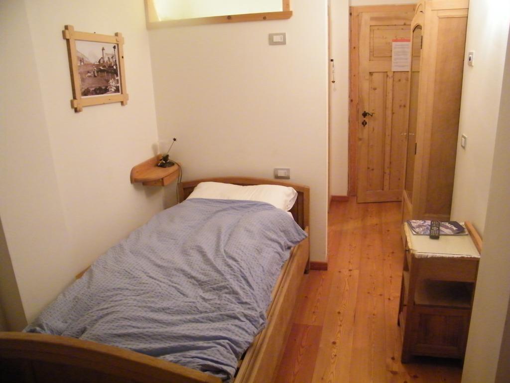 Single Room,109924950:JPEG