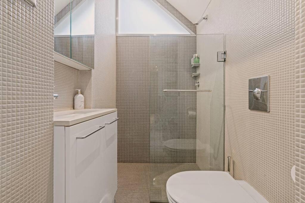 Four-Bedroom House,1326318124:JPEG