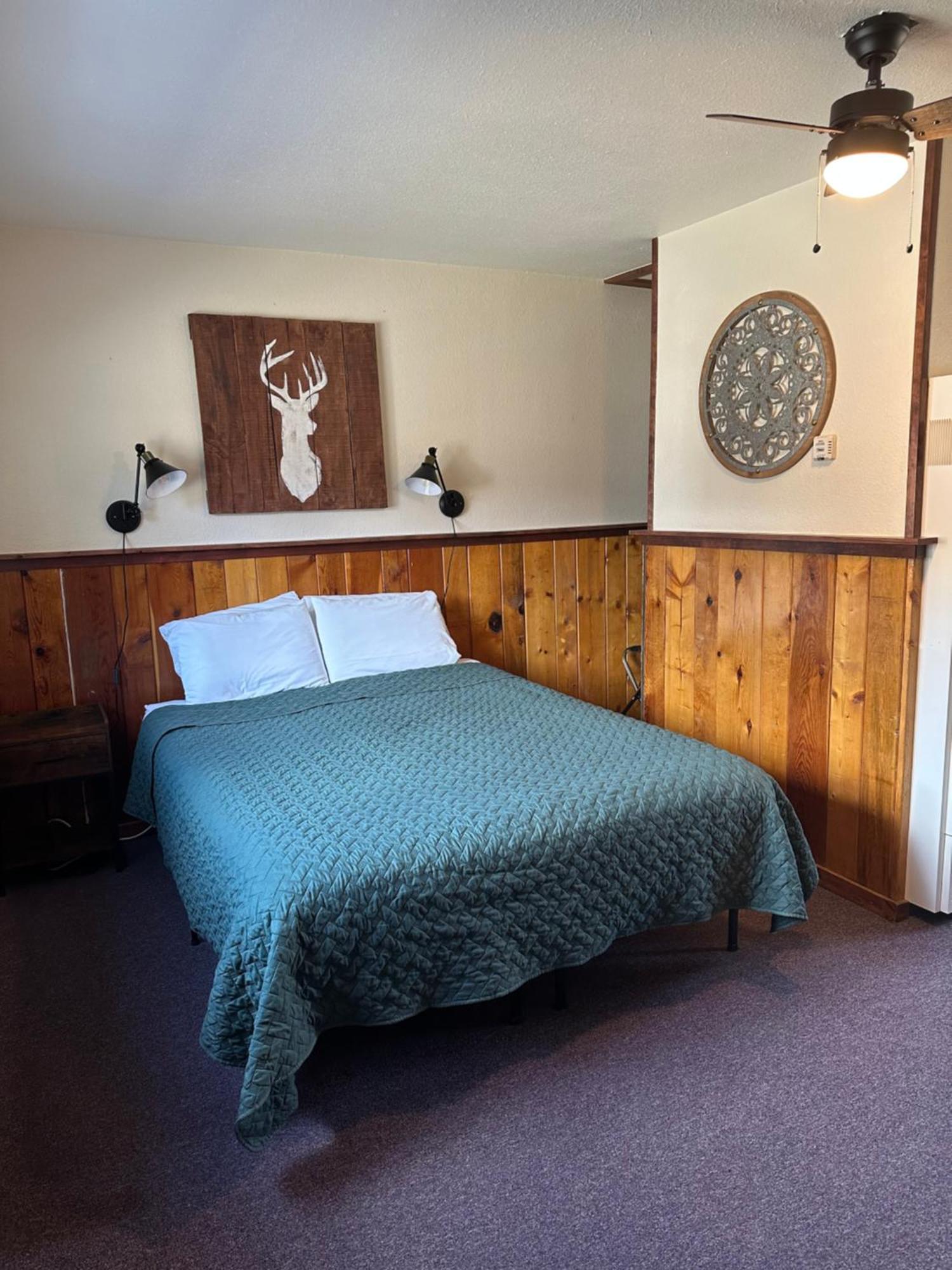Deluxe Double Room Bath,1588303854:JPEG