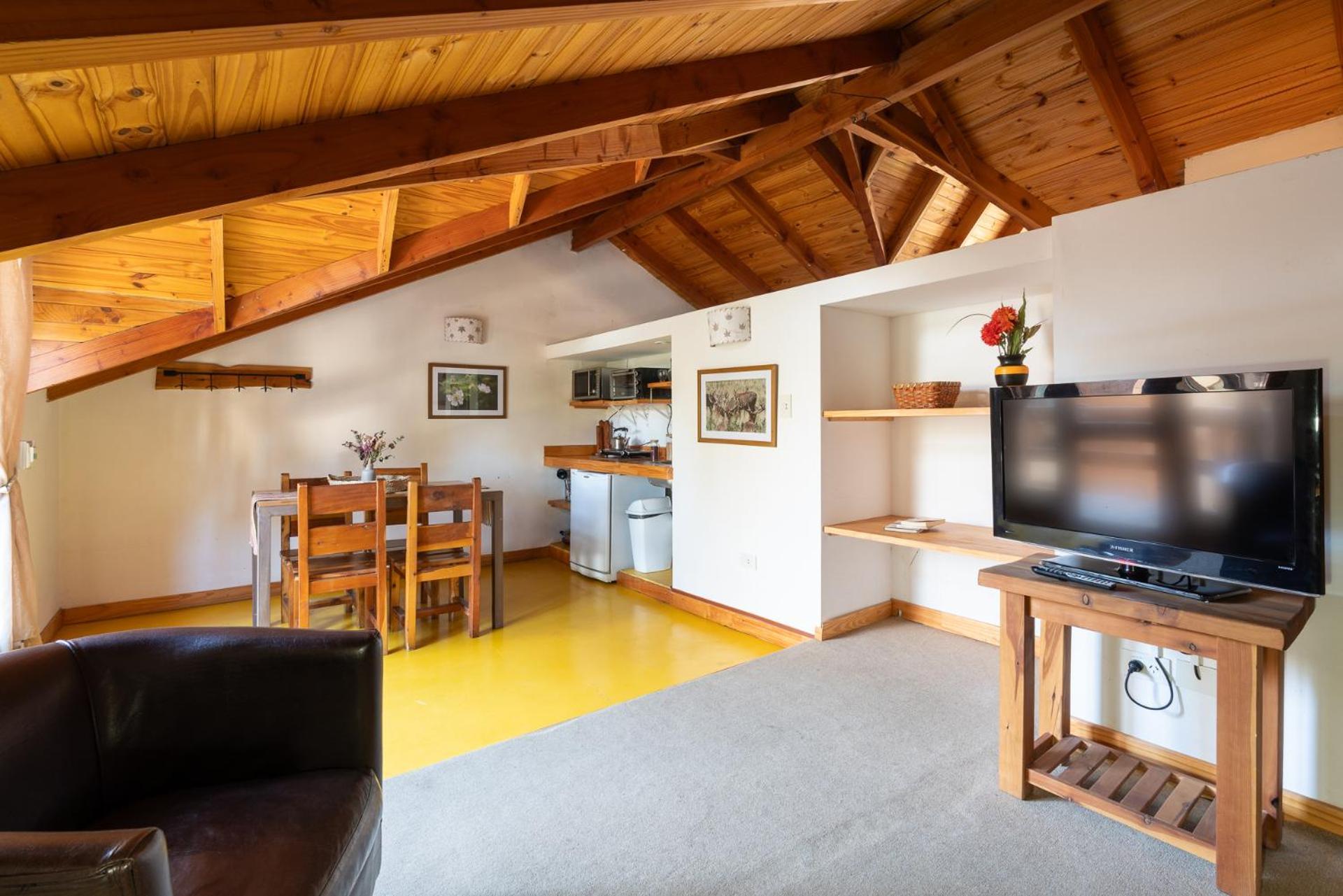 Attic Apartment,1710593949:JPEG