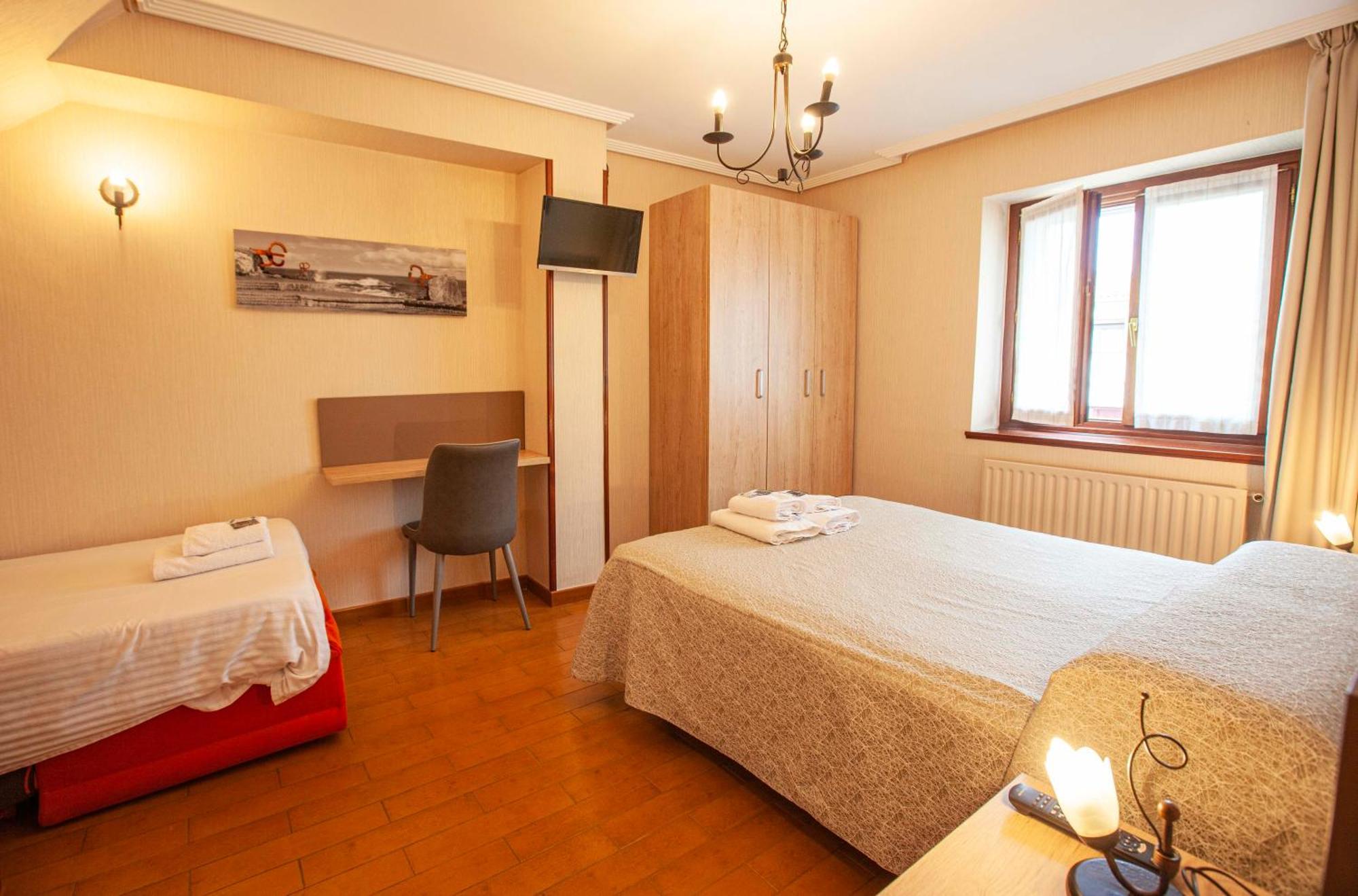 Double Room Private Bathroom
