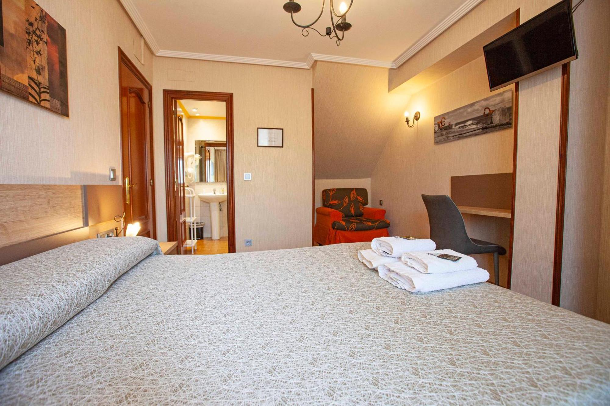 Double Room Private Bathroom
