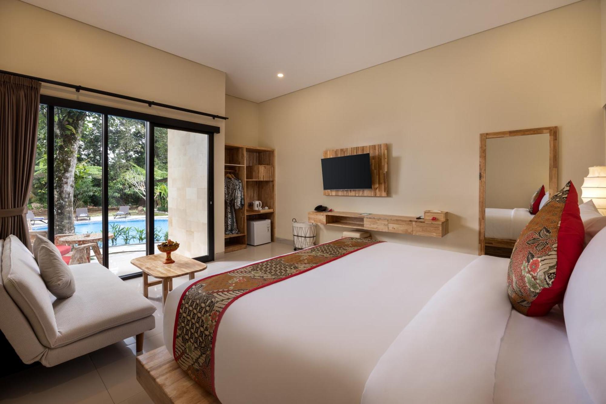 Deluxe One Bedroom Pool View