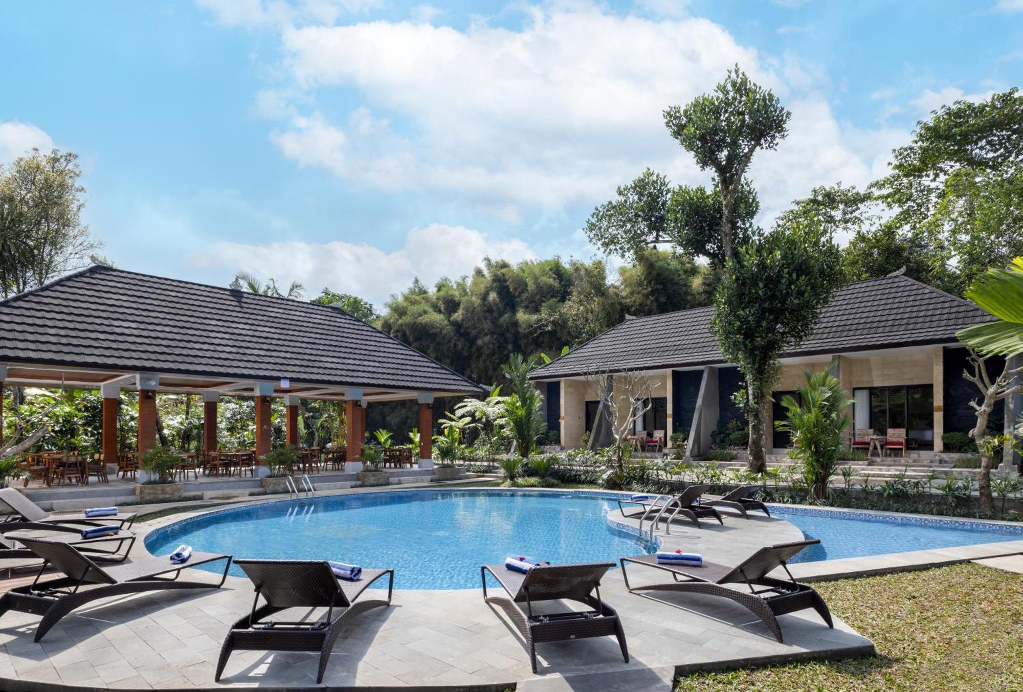 Deluxe One Bedroom Pool View