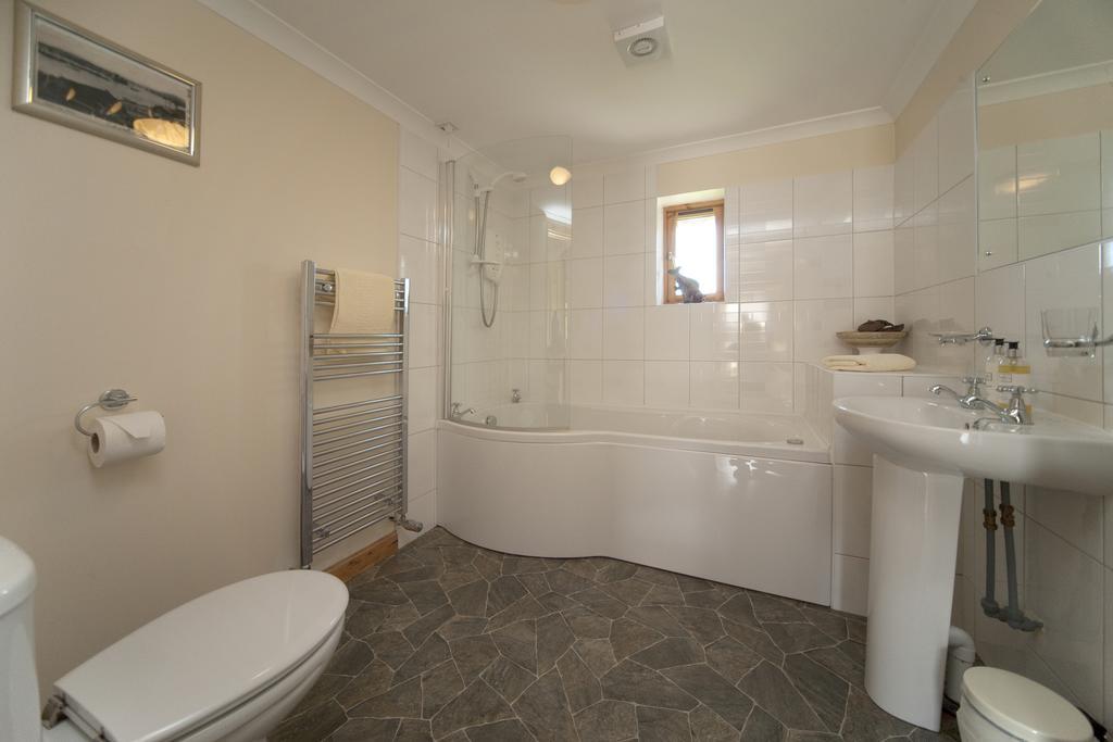 Three-Bedroom Cottage - MacKinnon