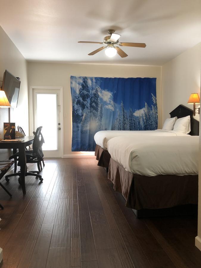 Deluxe Queen Room