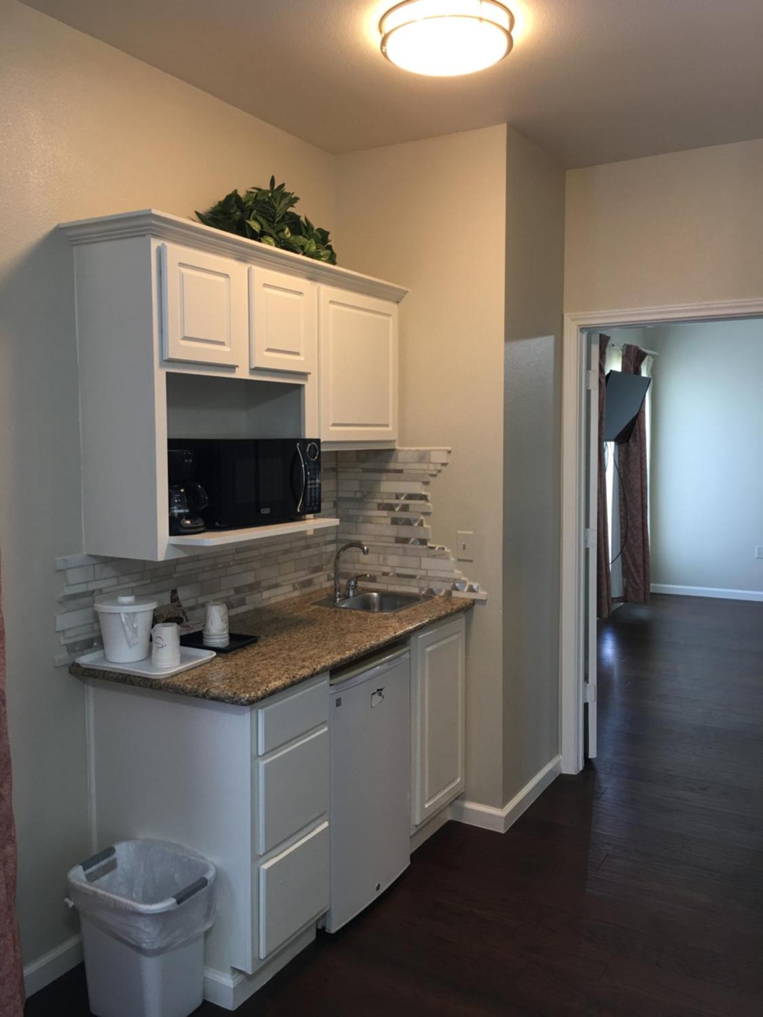 Deluxe King Suite