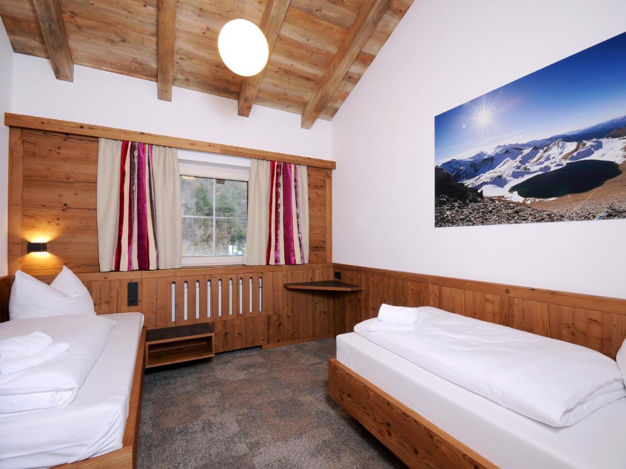 Superior Chalet,749568989:JPEG