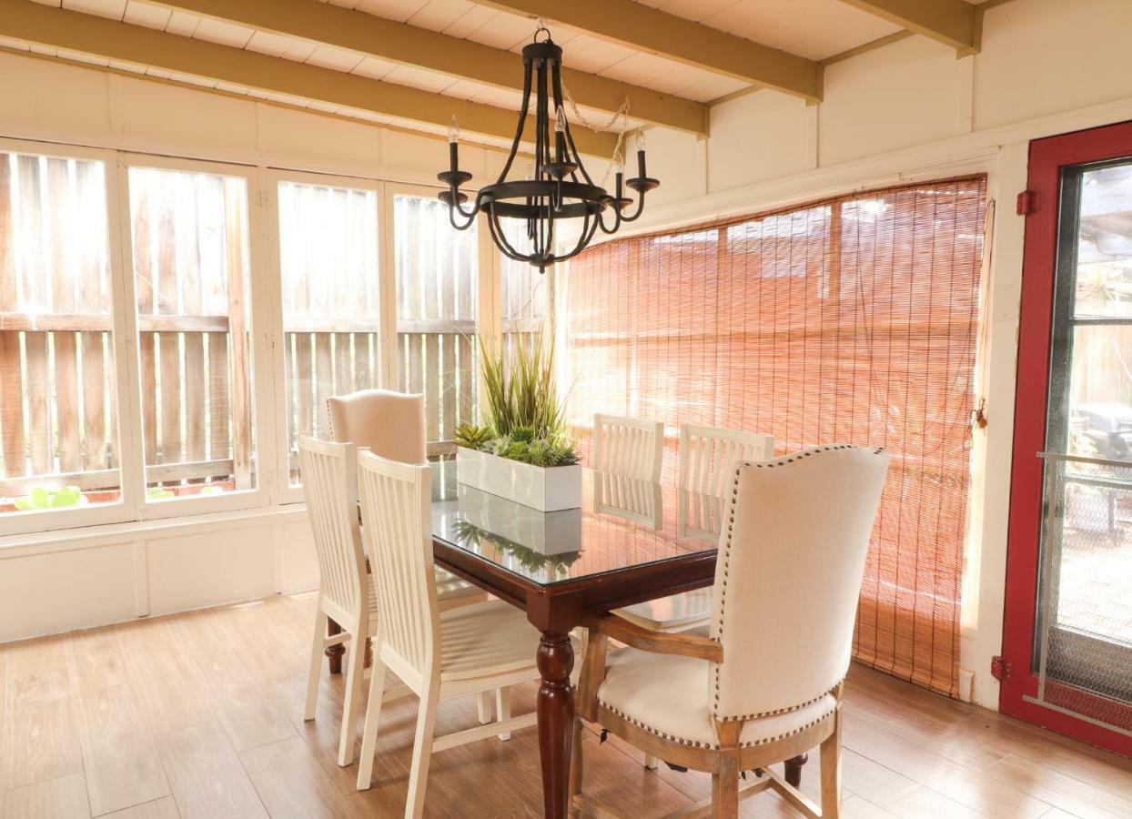 Airy and Contemporary Three-Bedroom Cottage,831307589:JPEG