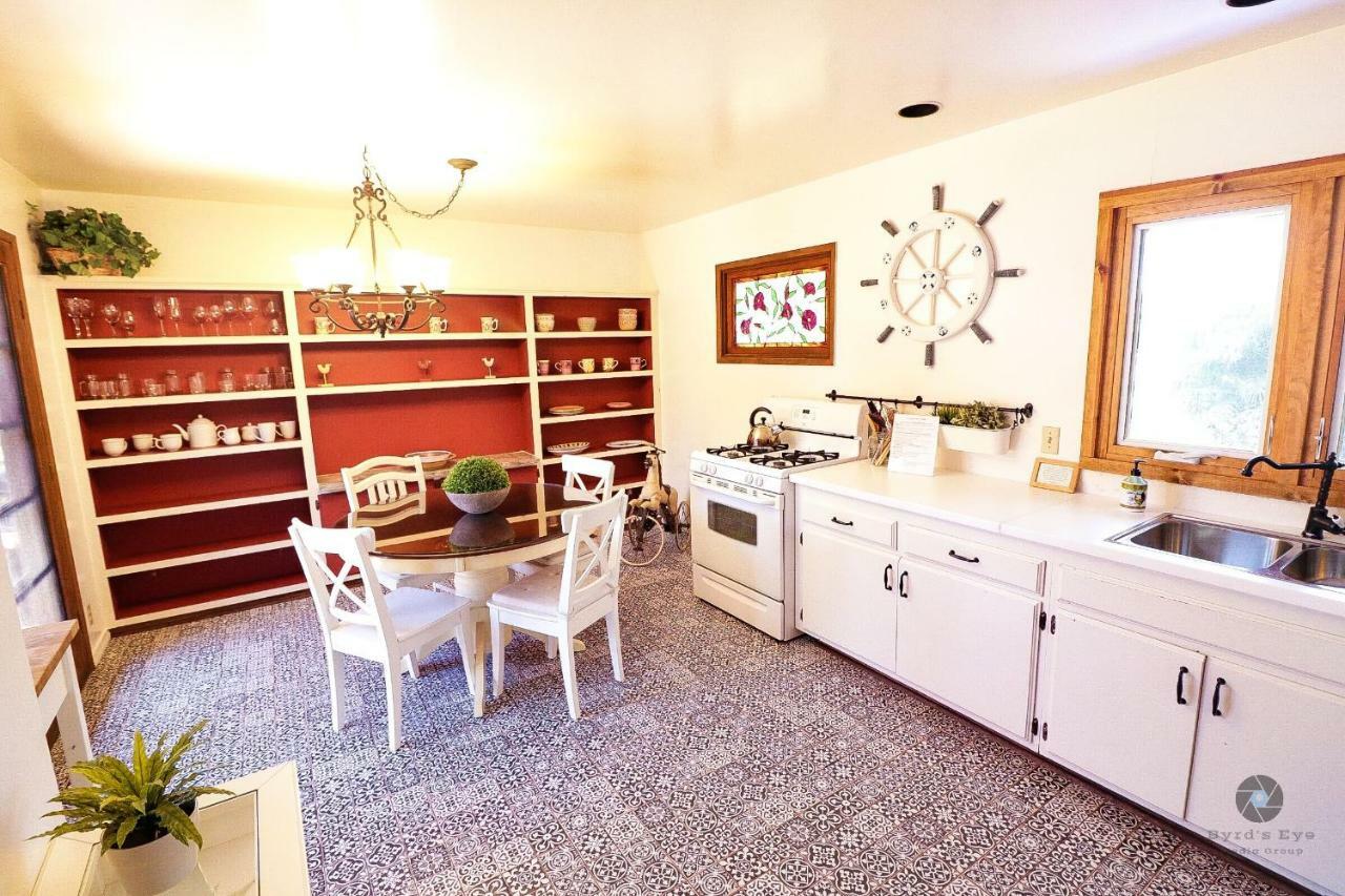 Two-Bedroom Cottage with Front Yard,831313151:JPEG