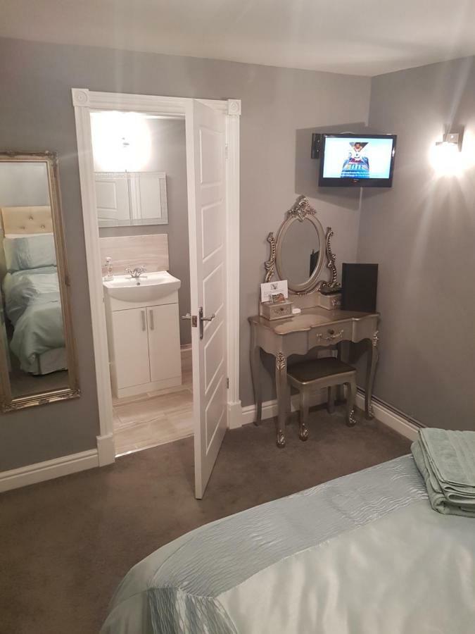 Deluxe Double Room Shower,868055939:JPEG