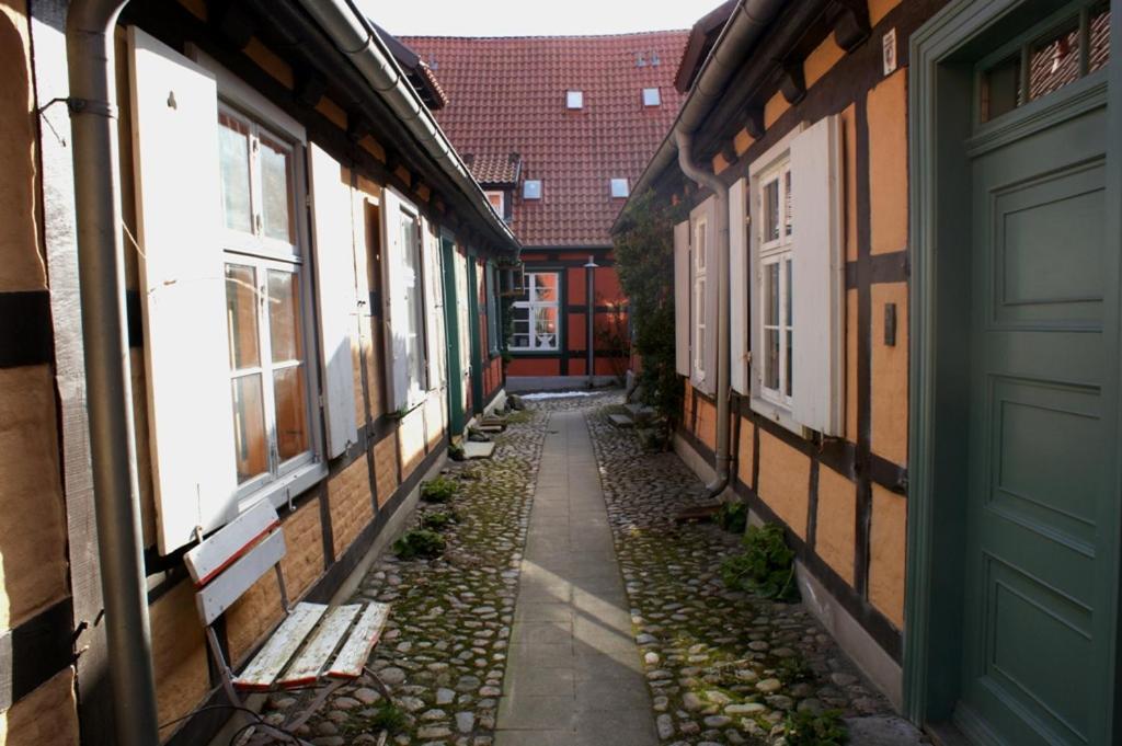 Two-Bedroom House,923023954:JPEG