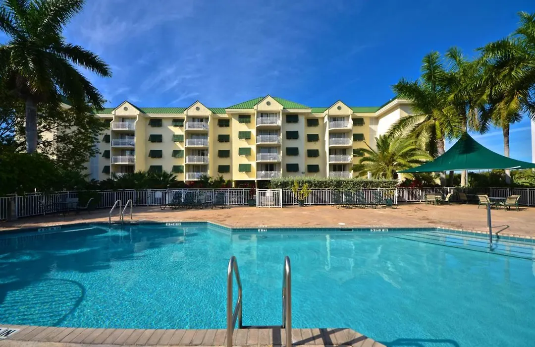 Sunrise Suites - Sea Breeze Suite 101-1