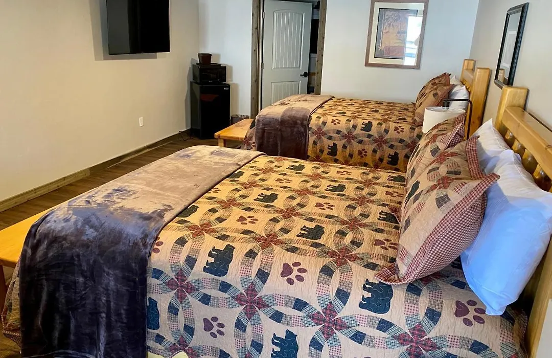Island Park Lodge-1
