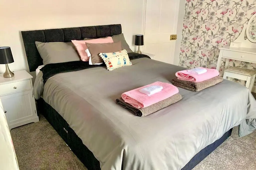 Durham House - Fantastic Location And Great Price In Scarborough-1