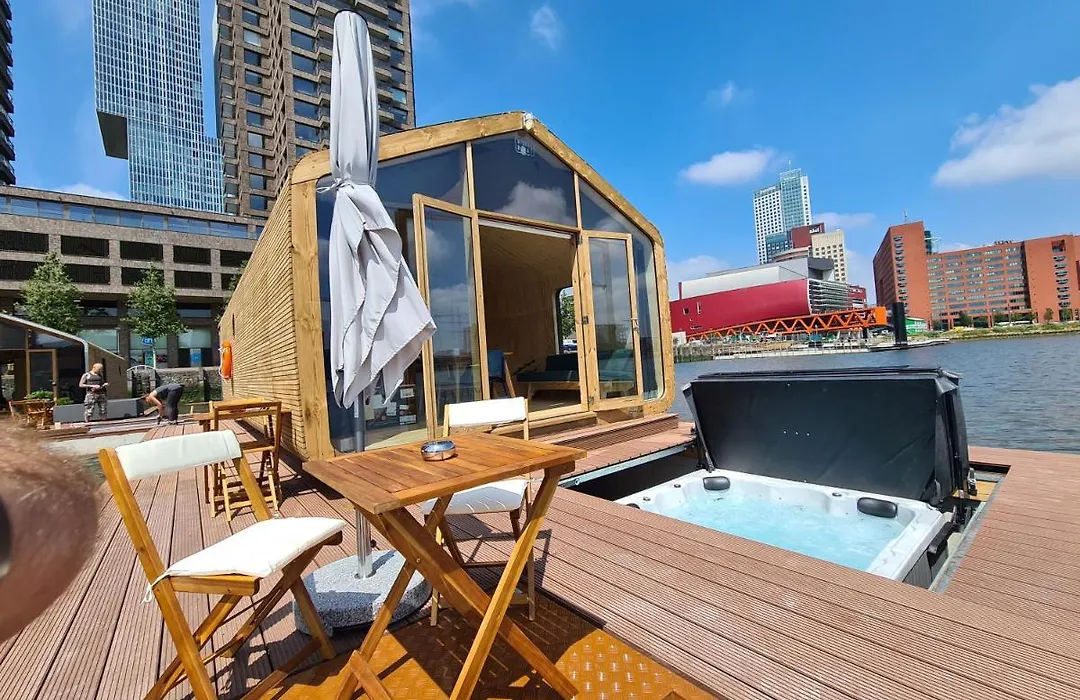Wikkelboat Nr5 at Floating Rotterdam Rijnhaven Villa-1