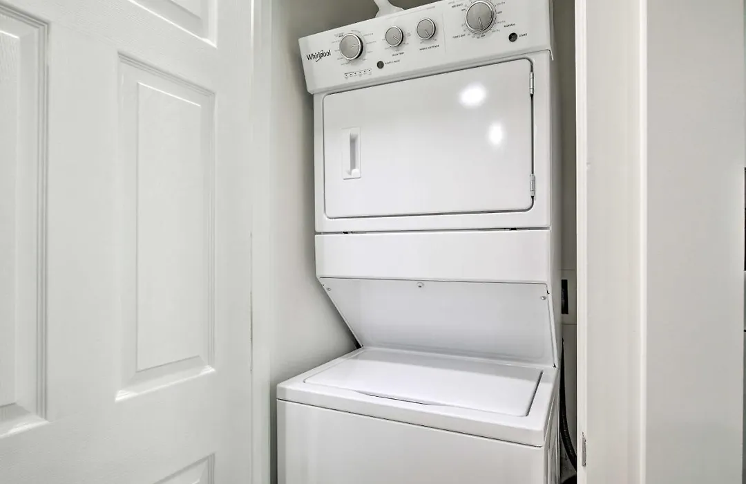 Cozy House With Private Yard, Close To Downtown-1