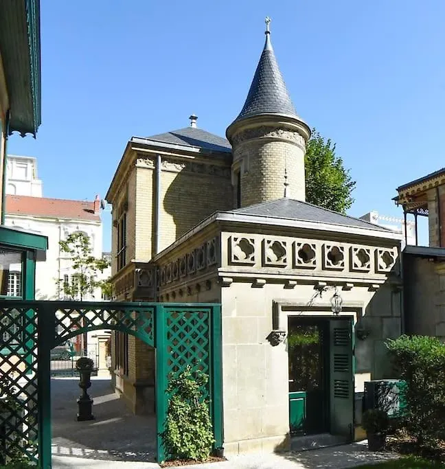 Pavillon indépendant en plein centre de Vichy pour 4 pers max-1