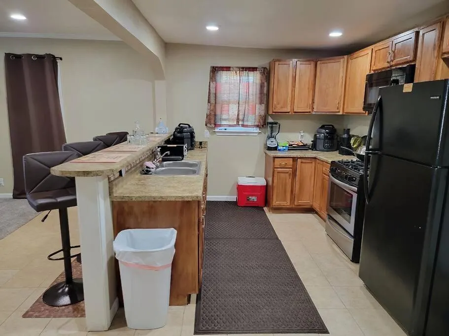 City Cottage 2Br/1Ba Near Downtown-1