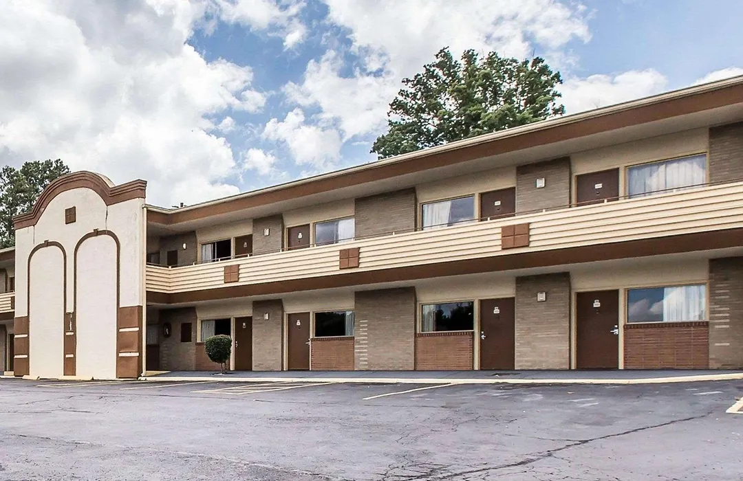 Econo Lodge-1