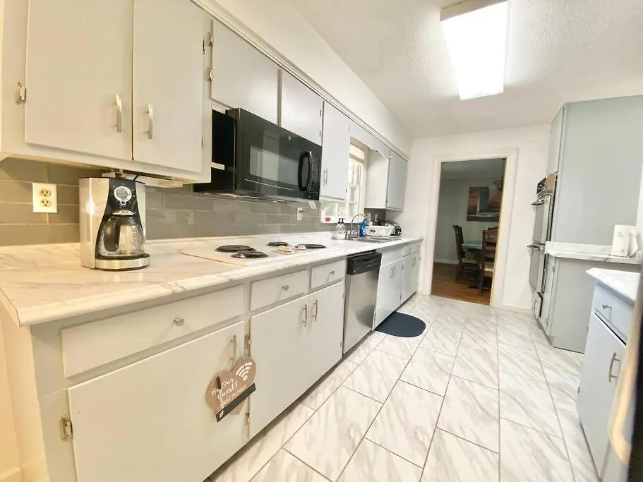 Spacious 5 Bedroom Roman Charm-1