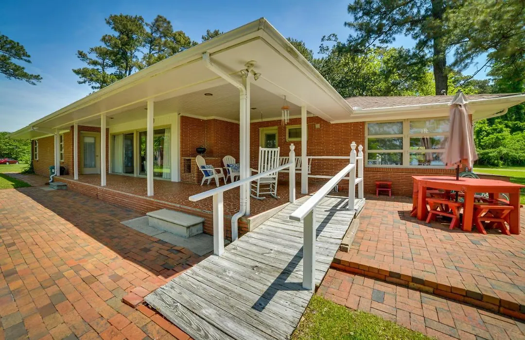 Fifties Beaufort Home W/ Patio, On Newport River!-1
