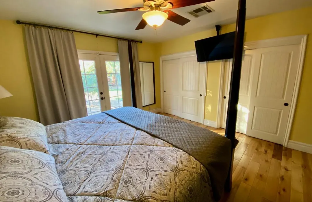 Newer Ranch With Pool And Hot Tub Near The Strip And Freemont Street.-1