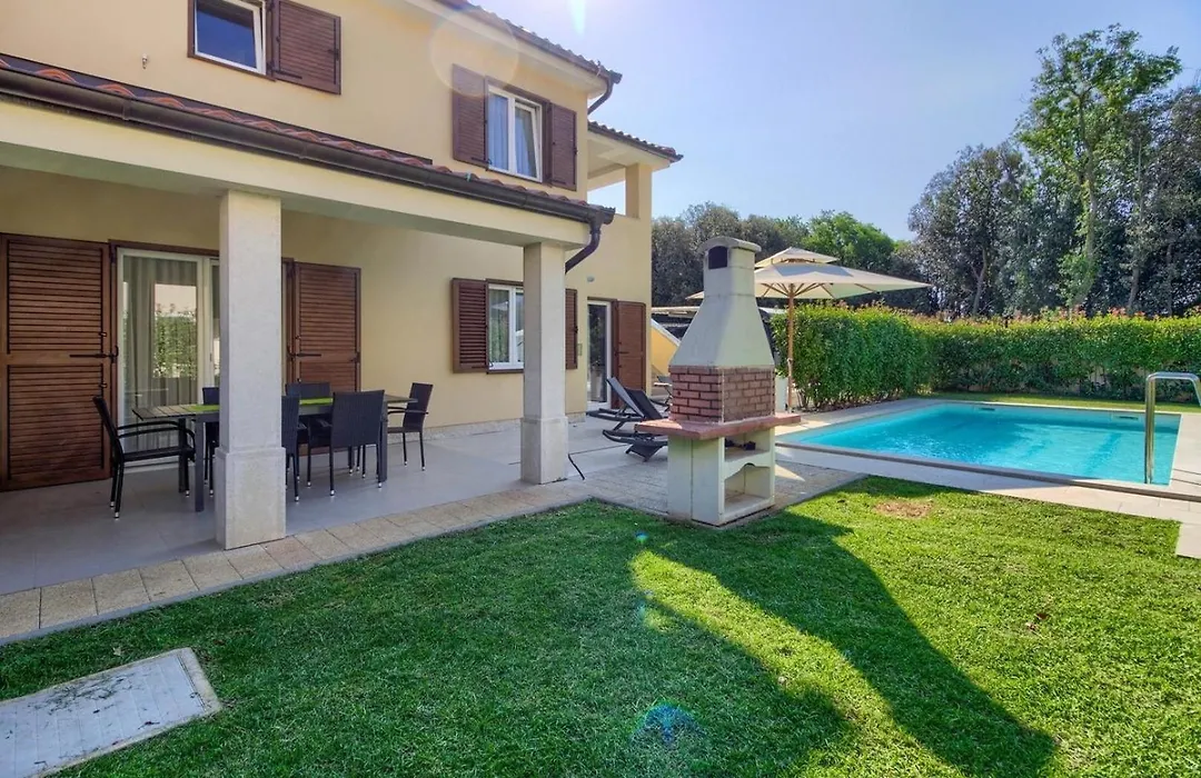 Ferienhaus Mit Privatpool Fuer 10 Personen Ca 200 Qm In Banjole, Istrien Istrische Riviera-1
