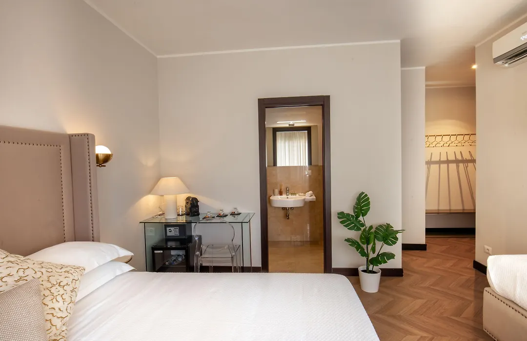 Hotel Gran Torino-1
