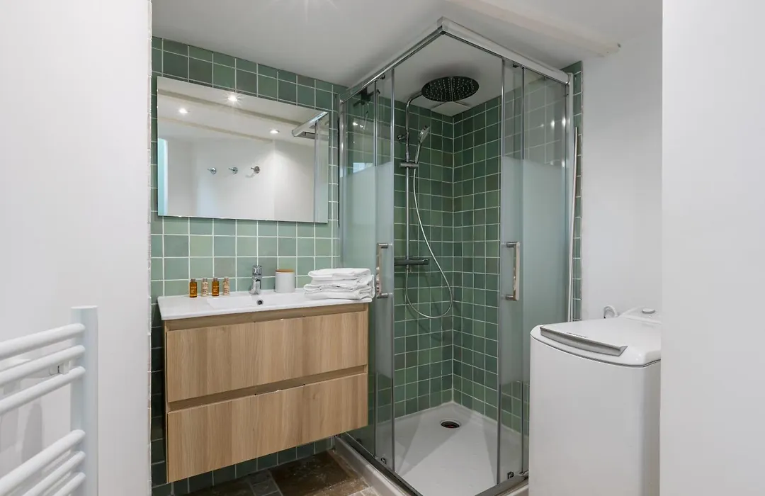 Veeve - Family Home In Issy-Les-Moulineaux-1