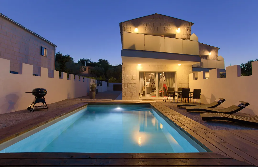 Pax Houses-1