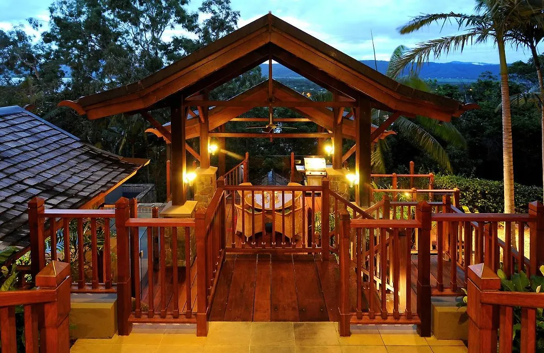 Villa Empat Puluh Dua-1