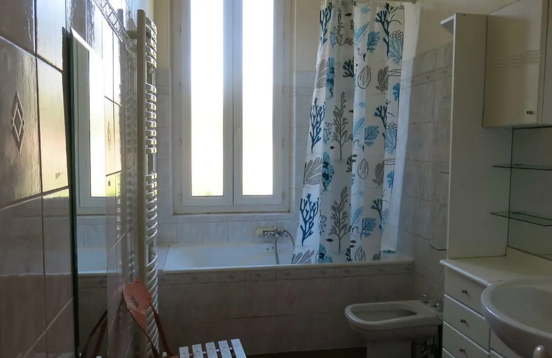 Maison avec jardin sur une colline-1