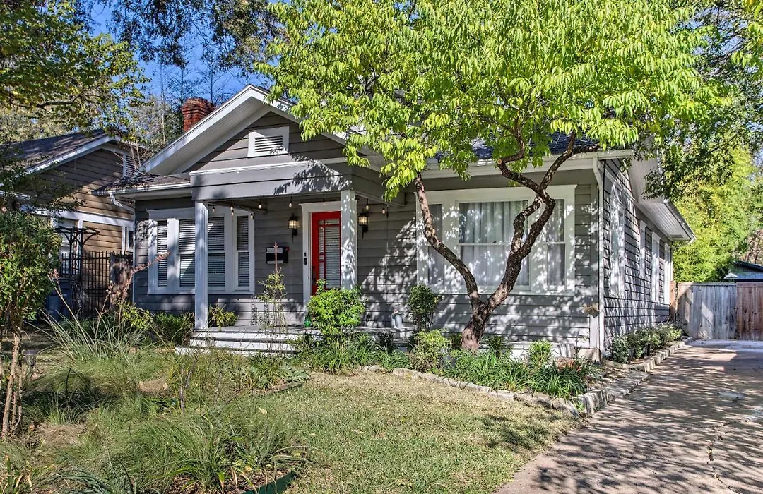 Dallas Couples Retreat: Walk To Lower Greenville!-1