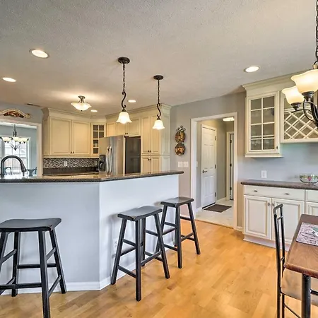 Modern Corporate Retreat By Downtown And Beach!-2
