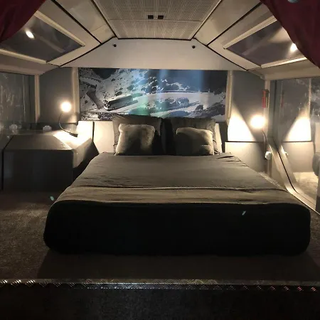 L Arrêt de Bus Insolite&SPA-2
