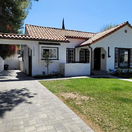 Luxurious Studio City Home-2
