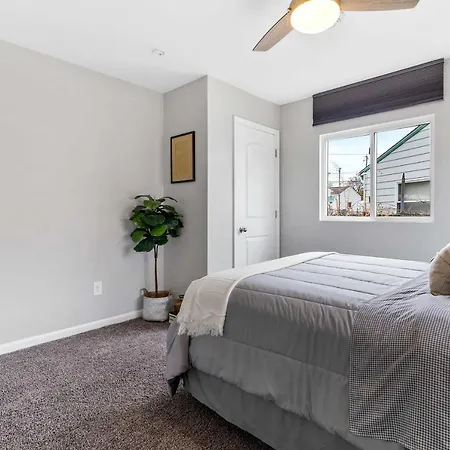 Bright And Updated Getaway With Furnished Patio!-2