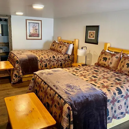 Island Park Lodge-3