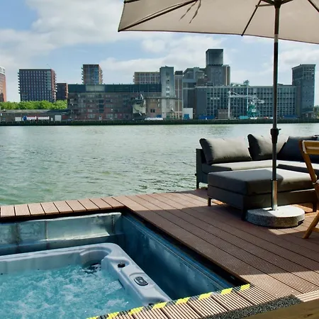 Wikkelboat Nr5 at Floating Rotterdam Rijnhaven Villa-2