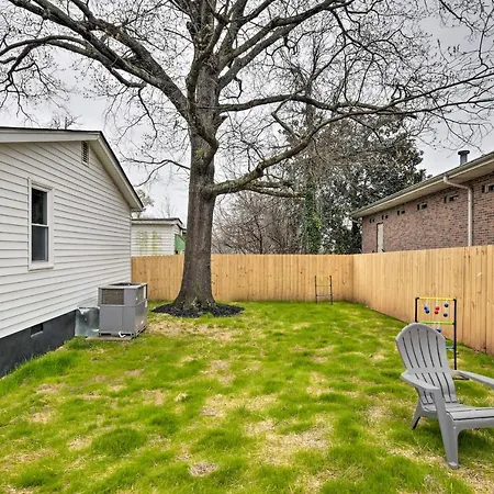 Cozy House With Private Yard, Close To Downtown-3