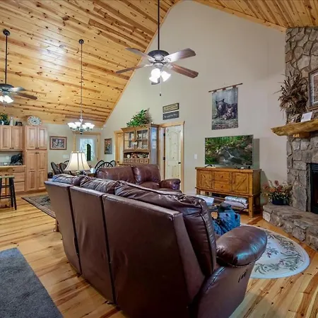 Dragons Den Cabin Inside Resort With Amenities-2