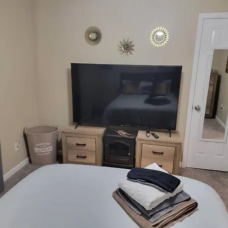 City Cottage 2Br/1Ba Near Downtown-3
