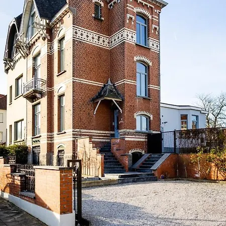 Manoir Bel Horizon Avec Grand Jardin Et Parking Prive-3