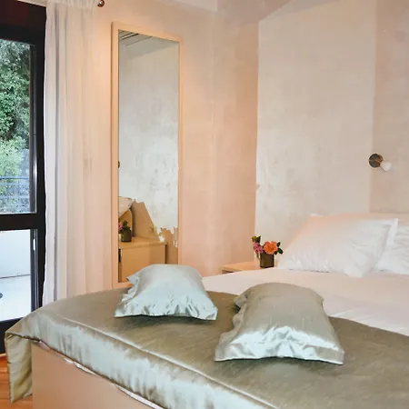 City Beach Villa With Pool And Sea View-2