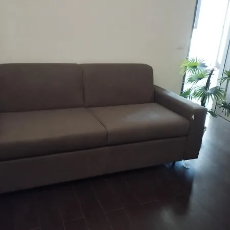 Benny House-2