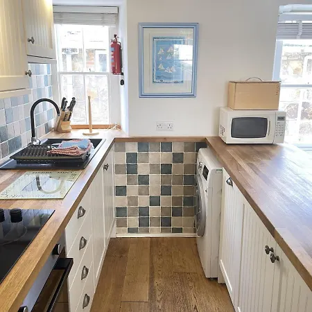 Porthia Cottage-2