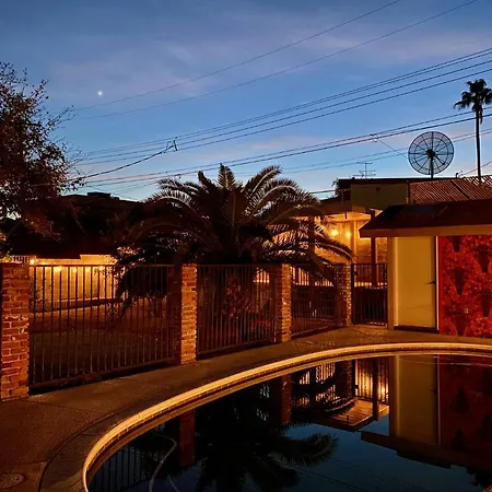 Newer Ranch With Pool And Hot Tub Near The Strip And Freemont Street.-2