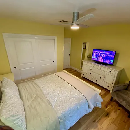 Newer Ranch With Pool And Hot Tub Near The Strip And Freemont Street.-3